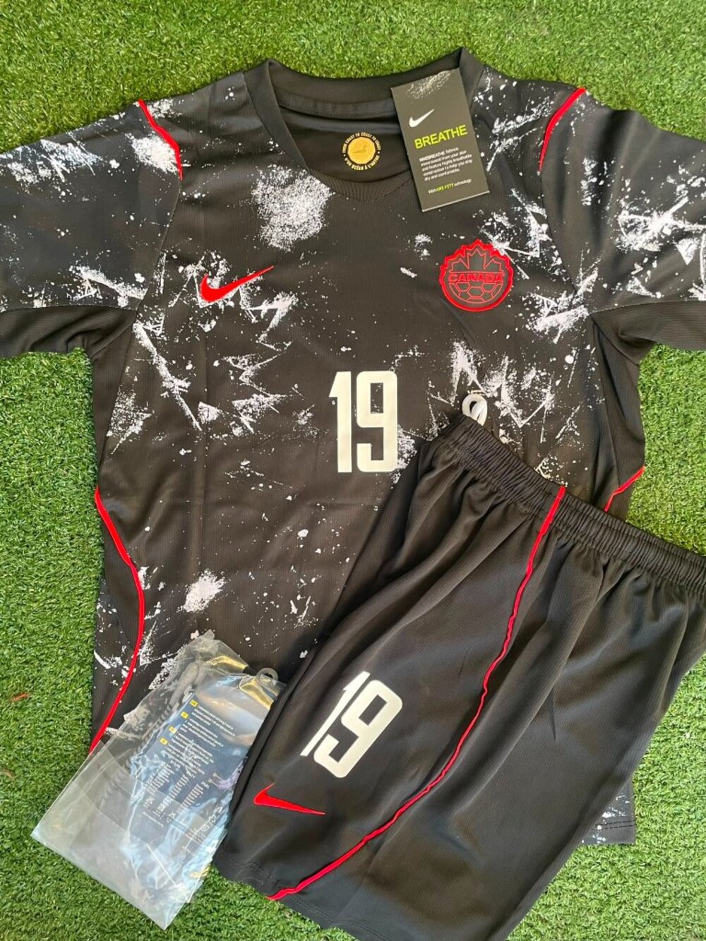 Kids Canada Black Jersey - 2026 - Nike World Cup - Fan Shirt. New With Tags